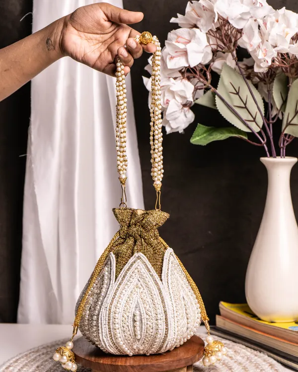 Ivory_Empress_Lotus_Potli